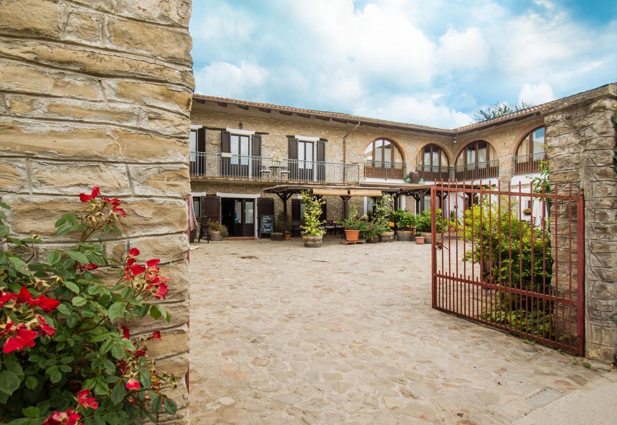Agriturismo Tenuta San Giuseppe Cossano Belbo Exterior foto