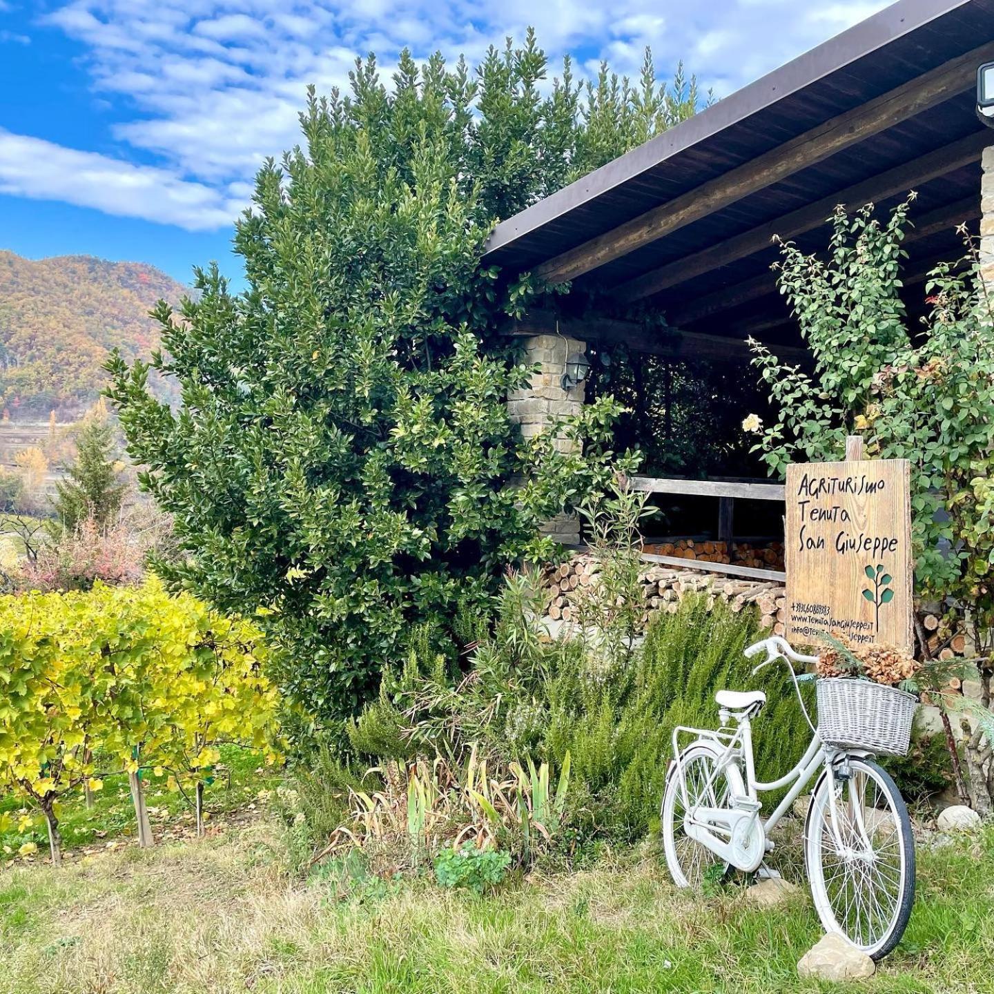 Agriturismo Tenuta San Giuseppe Cossano Belbo Exterior foto
